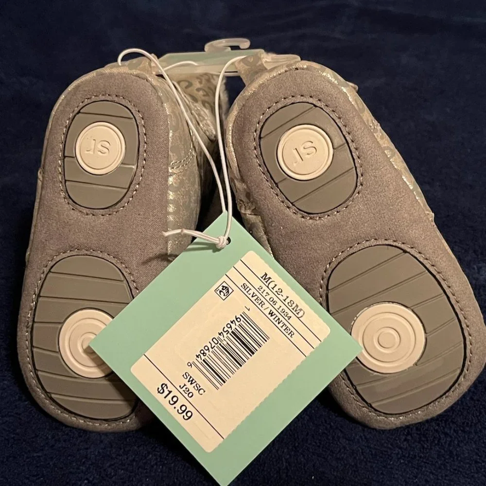 Stride Rite infant girls faux fur lined booties, silver pattern, NWT